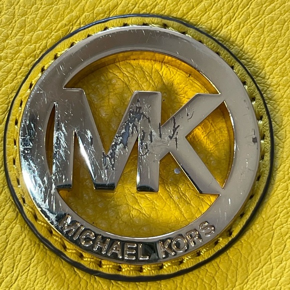 Michael Kors Citrus Wallet - Picture 2 of 11